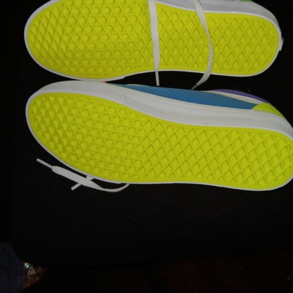 Vans - Picture 3 of 3